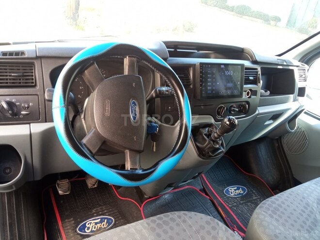 Ford Transit-9