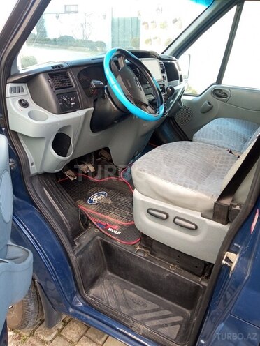 Ford Transit-8