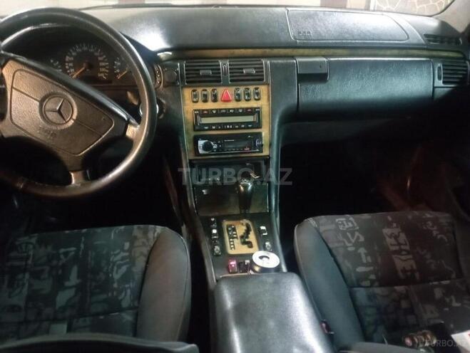 Mercedes E 240 1998, 320,000 km - 2.4 l - Hacıqabul