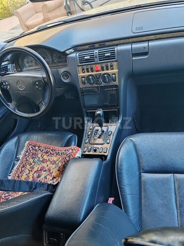 Mercedes E 240 2000, 250,000 km - 2.4 l - Bakı