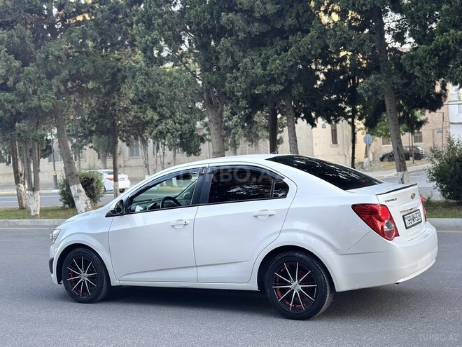 Chevrolet Aveo-10