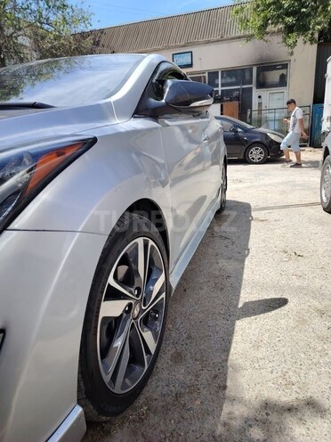 Hyundai Elantra 2015, 135,185 km - 1.8 л - Bakı