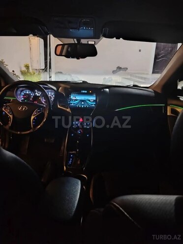 Hyundai Elantra 2015, 135,185 km - 1.8 л - Bakı