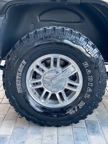 Hummer H3-19