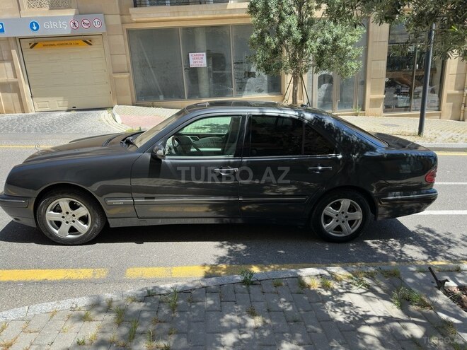 Mercedes E 270 2001, 336,466 km - 2.7 l - Bakı