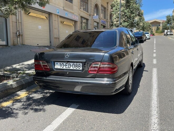Mercedes E 270 2001, 336,466 km - 2.7 l - Bakı