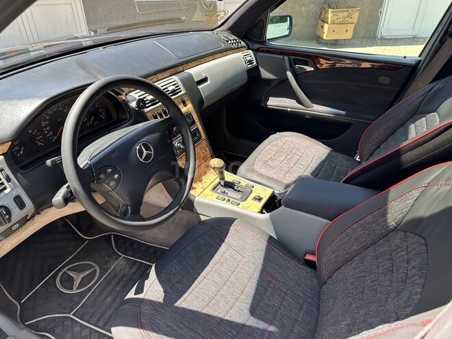 Mercedes E 230 1995, 300,000 km - 2.3 l - Masallı