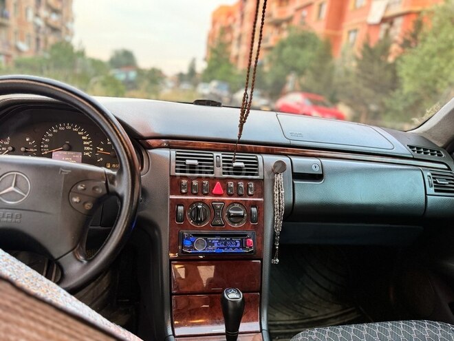 Mercedes E 220 d 2000, 560,000 km - 2.2 l - Bakı