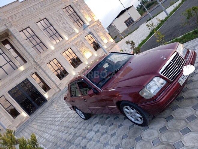 Mercedes E 220 1993, 326,000 km - 2.2 l - Saatlı
