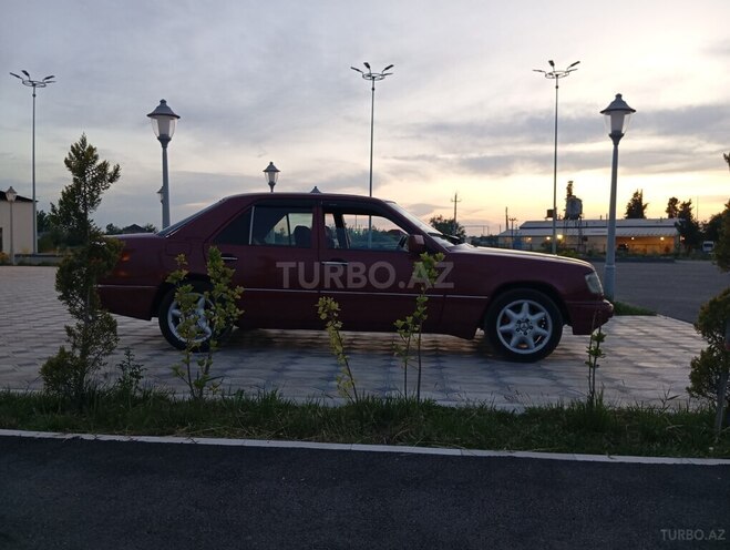 Mercedes E 220 1993, 326,000 km - 2.2 l - Saatlı
