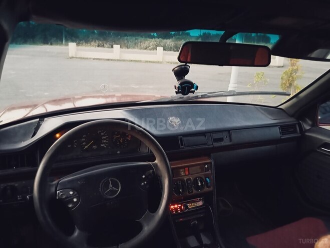 Mercedes E 220 1993, 326,000 km - 2.2 l - Saatlı