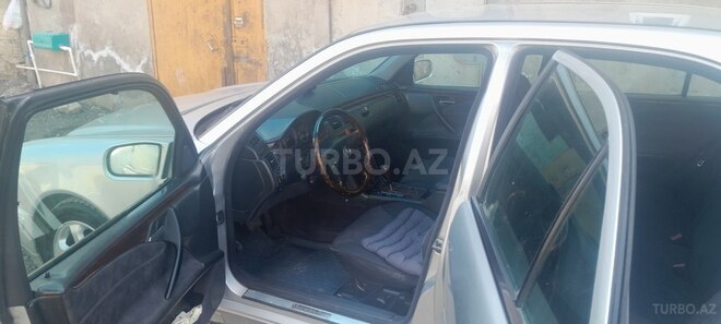 Mercedes E 220 d 2000, 299,565 km - 2.2 l - Bakı