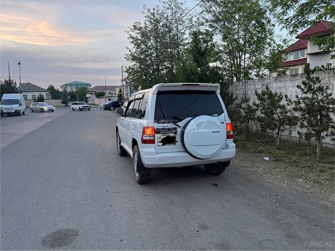 Mitsubishi Pajero io 1999, 370,000 km - 1.8 l - Quba