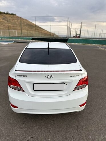Hyundai Accent-3