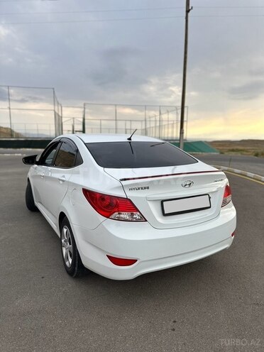 Hyundai Accent-2