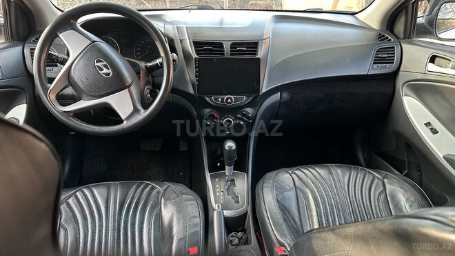 Hyundai Accent-4