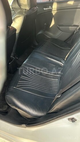 Hyundai Accent-5