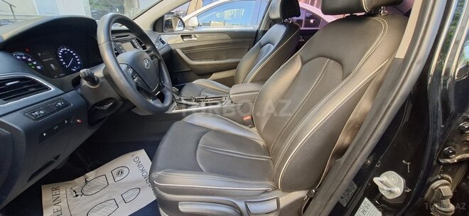 Hyundai Sonata-12