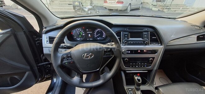Hyundai Sonata-16