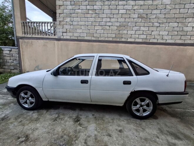 Opel Vectra 1990, 259,000 km - 1.6 l - Bakı