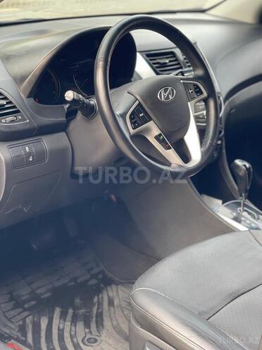 Hyundai Accent-7