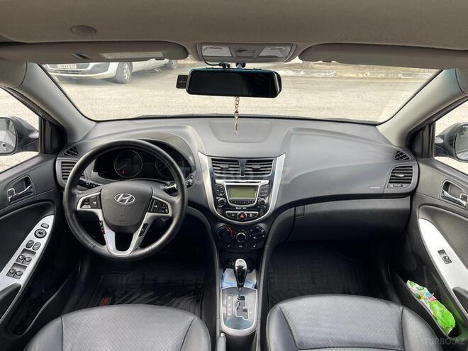 Hyundai Accent-10