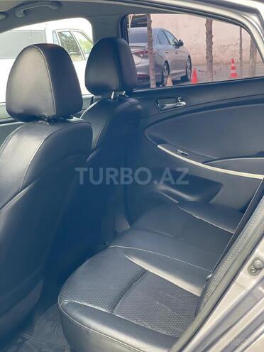 Hyundai Accent-9