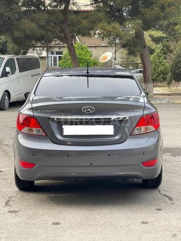 Hyundai Accent-5