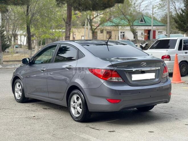 Hyundai Accent-6