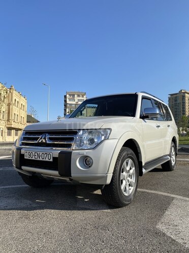 Mitsubishi Pajero 2010, 194,000 km - 3.5 л - Bakı