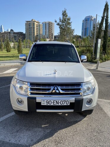 Mitsubishi Pajero 2010, 194,000 km - 3.5 л - Bakı