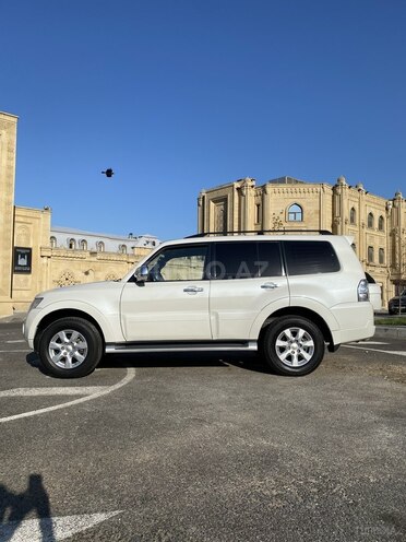 Mitsubishi Pajero 2010, 194,000 km - 3.5 л - Bakı