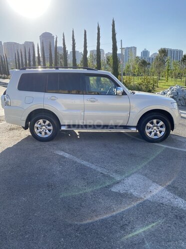 Mitsubishi Pajero 2010, 194,000 km - 3.5 л - Bakı