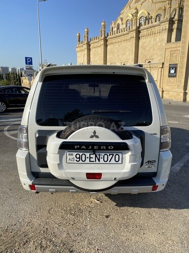Mitsubishi Pajero 2010, 194,000 km - 3.5 л - Bakı