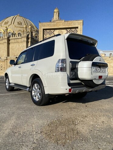 Mitsubishi Pajero 2010, 194,000 km - 3.5 л - Bakı