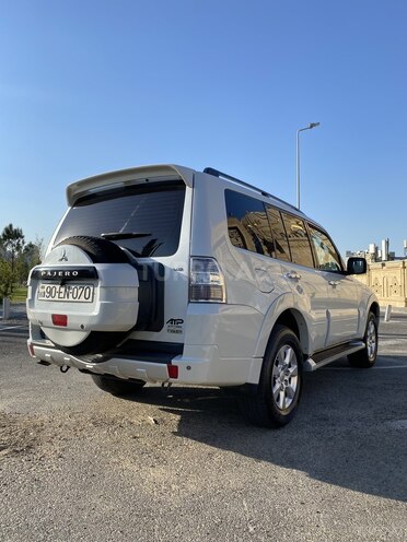 Mitsubishi Pajero 2010, 194,000 km - 3.5 л - Bakı