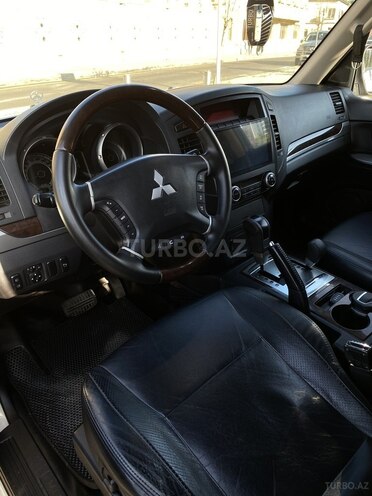 Mitsubishi Pajero 2010, 194,000 km - 3.5 л - Bakı