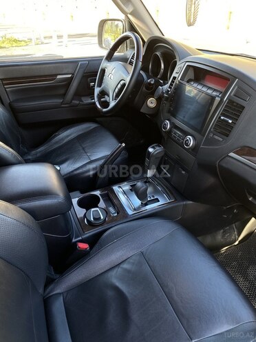 Mitsubishi Pajero 2010, 194,000 km - 3.5 л - Bakı