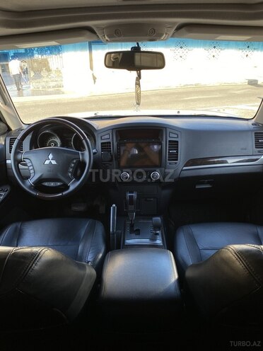 Mitsubishi Pajero 2010, 194,000 km - 3.5 л - Bakı