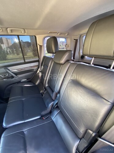 Mitsubishi Pajero 2010, 194,000 km - 3.5 л - Bakı