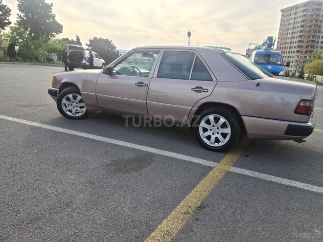 Mercedes E 200 1994, 366,901 km - 2.0 l - Bakı