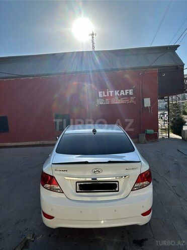 Hyundai Accent-4