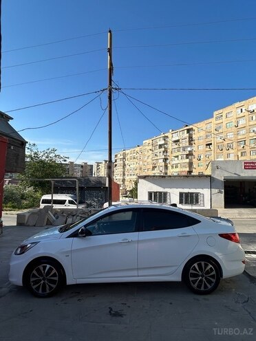 Hyundai Accent-3