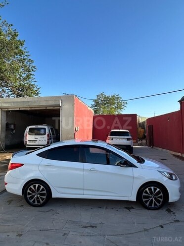 Hyundai Accent-2