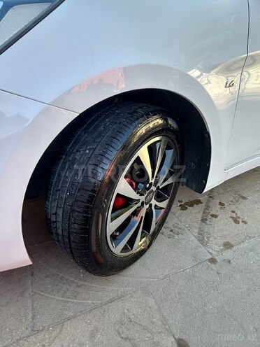 Hyundai Accent-6