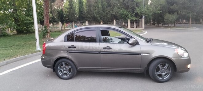 Hyundai Accent-4
