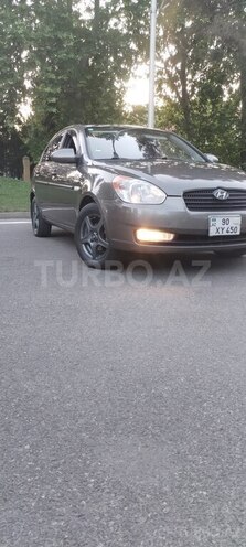 Hyundai Accent-2