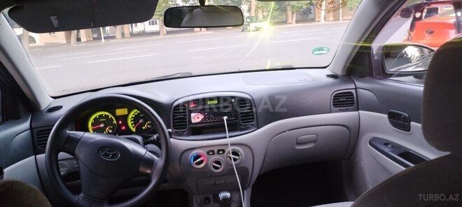 Hyundai Accent-6