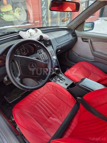 Mercedes C 200 1994, 300,000 km - 2.0 л - Quba