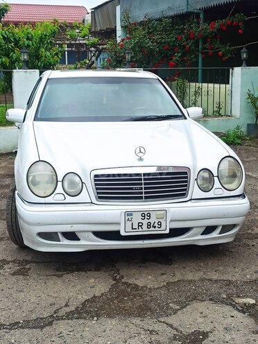 Mercedes E 240 1999, 366,000 km - 2.4 л - Bakı